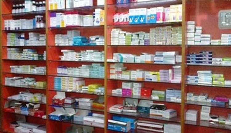 प्रदेश के विभिन्न जिला सरकारी अस्पतालों की दवायें निजी मेडिकल स्टोर में मिली :  तीन फार्मासिस्ट निलंबित