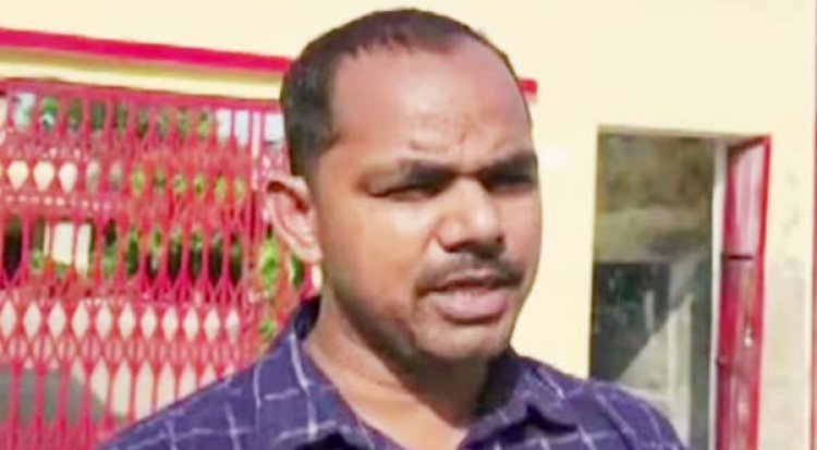 बाराबंकी शहर के सिटी इंटर कॉलेज के संस्कृत शिक्षक का आरोप, कहा- अनुसूचित जाति का होने के कारण किया जा रहा प्रताड़ित, चोटी काट दी