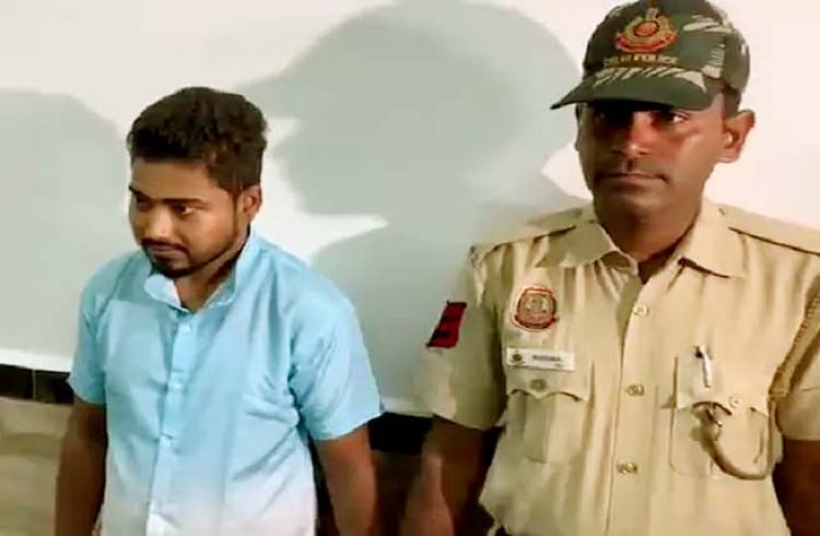 दिल्ली के यूपी भवन में पकड़ा गया फर्जी आईएएस : दिल्ली पुलिस ने 118 नंबर कमरे से किया गिरफ्तार