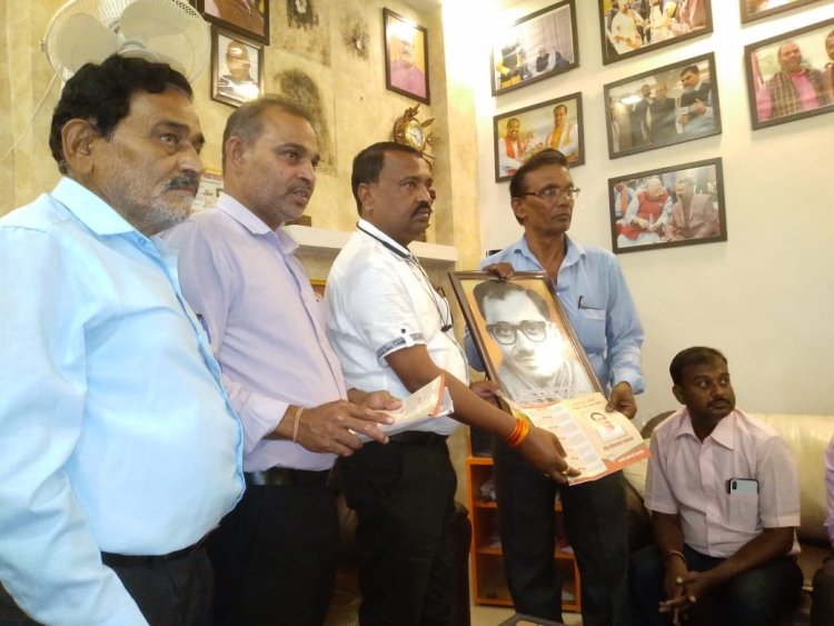 बूथ स्तर पर मनाया गया दीनदयाल का जन्मदिन : बूथ अध्यक्ष व सेक्टर प्रभारियों को वितरित की गई फोटो
