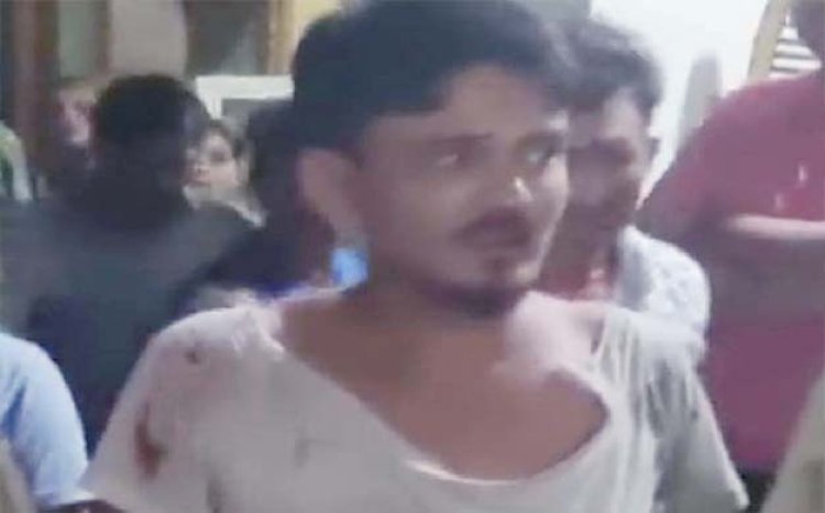 लखनऊ बाजारखाला थाना क्षेत्र में एक रिक्शा चालक को बच्चा चोर समझकर पीटा : भीड़ ने पुलिस से भी की अभद्रता