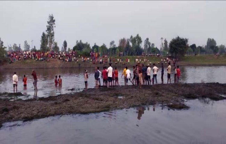 बाराबंकी की सुमली नदी में नाव पलटने से  दो बच्चों समेत तीन लोगों की मौत, हौसले से बची आठ की जान