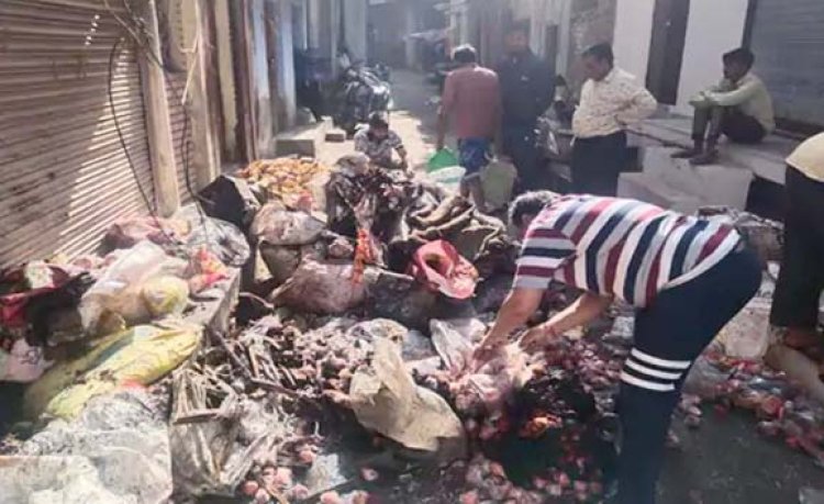 लखनऊ चौक में रकाबगंज स्थित पूजन भंडार में लगी आग : दुकान के पीछे गोदाम में रखा लाखों का माल जला