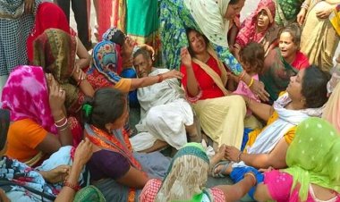 बरेली के फरीदपुर में अशोका फोम फैक्टरी में आग  से  जलकर चार लोगों की मौत, आरोप है कि फैक्टरी मालिक ने खुद आग लगवाई