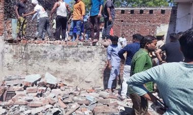 विस्फोट से उड़ गया आतिशबाज का मकान, 300 मीटर दूर तक गिरा मलबा, परिजन बोले- किचन में रखा सिलेंडर फटा