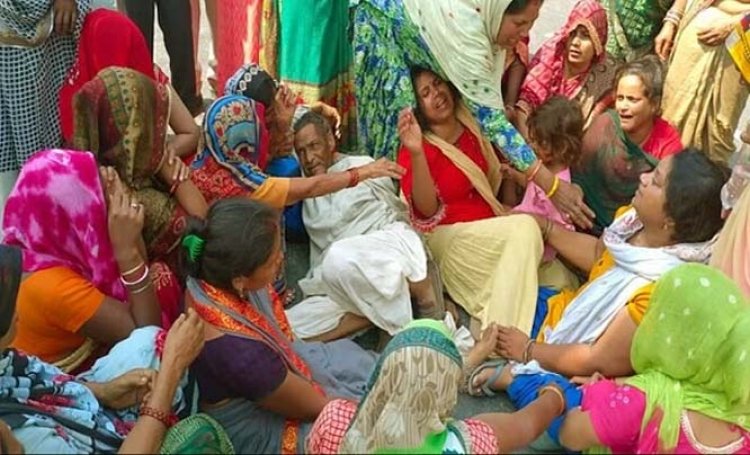 बरेली के फरीदपुर में अशोका फोम फैक्टरी में आग  से  जलकर चार लोगों की मौत, आरोप है कि फैक्टरी मालिक ने खुद आग लगवाई