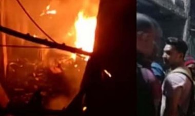 पश्चिम बंगाल के कोलकाता की बोराल स्ट्रीट फैक्ट्री में आग, तीन दमकल वाहनों ने पाया काबू