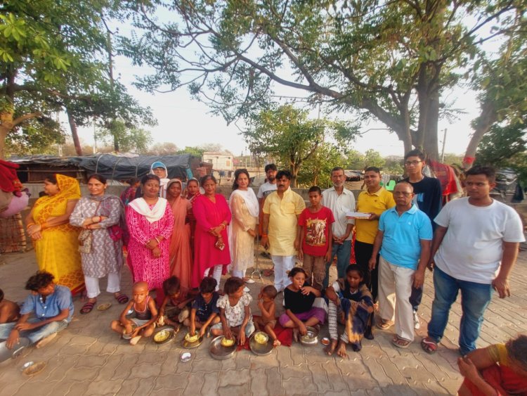 पितृ दिवस के उपलक्ष्य में संस्था ने बच्चों, बेसहारों, निराश्रितों, अकिंचनों जरूरतमंदों को वितरित किया कढ़ी चावल, शर्वत, बूँदी, पानी : विपिन शर्मा