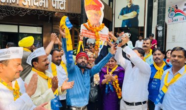 केजरीवाल को जमानत मिलने पर आप कार्यकर्ताओं ने मनाया जश्न