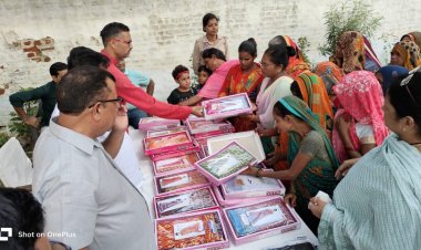 नए कपड़े और सूट पाकर खिले महिला बंदियों के बच्चों के चेहरे