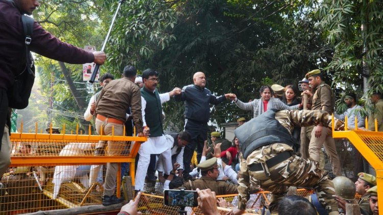 योगी सरकार के खिलाफ कांग्रेस का जोरदार प्रदर्शन