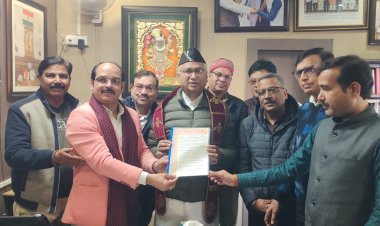 व्यापारियों की समस्याओं पर विधायक को सौंपा ज्ञापन