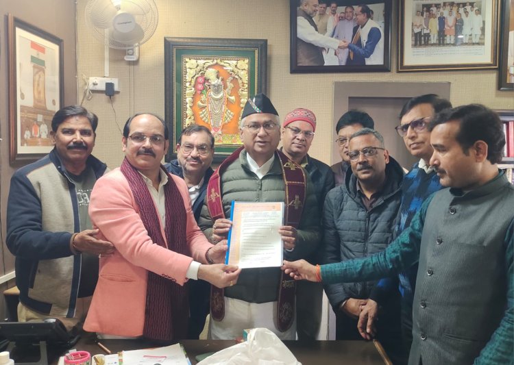 व्यापारियों की समस्याओं पर विधायक को सौंपा ज्ञापन
