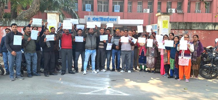 अटेवा एनएमओपीएस के आह्वान पर एनपीएस/यूपीएस का पुतला दहन, कर्मचारियों ने जताया विरोध
