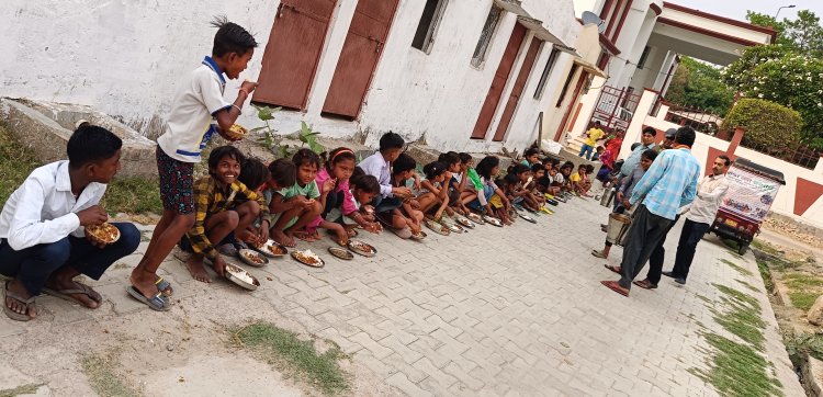 "लखनऊ में 'बृज की रसोई' की पहल: ज़रूरतमंदों को गरम, ताज़ा और पौष्टिक भोजन वितरण"