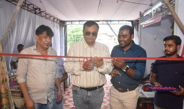 कैसरबाद सफेद बारादरी में लगी सिल्क फैब प्रदर्शनी